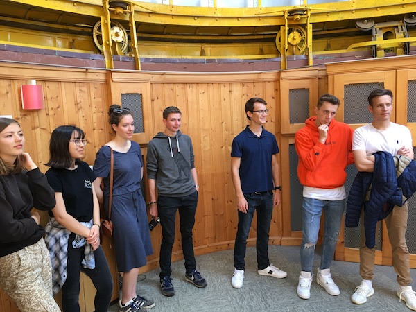 Gruppe in der Sternwarte